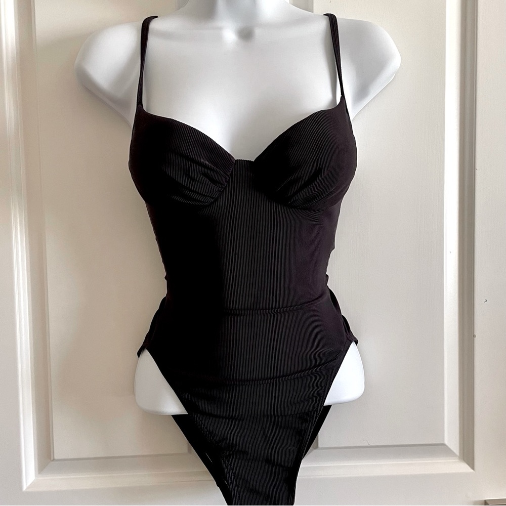 Black One Piece Swimsuit - High Thigh - Padded Bra - Keyhole Back